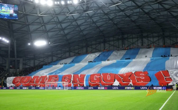 Habib Beye khen ngợi các cầu thủ Marseille vì đã thể hiện ‘sự chiến đấu’ giữa những cuộc biểu tình của fan