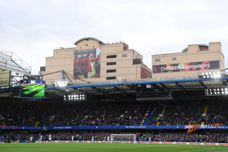 Chelsea rival Manchester United in Mamadou Sangare chase