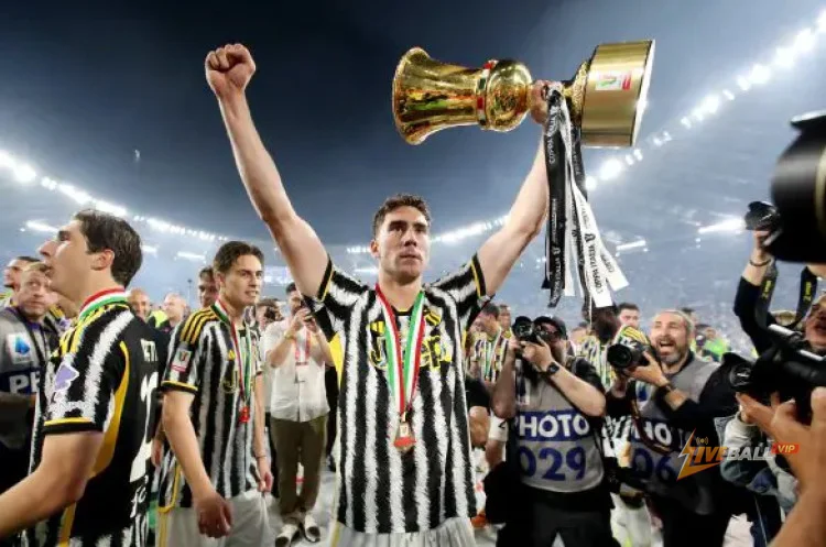 Những gì còn thiếu cho việc gia hạn hợp đồng của Dusan Vlahovic tại Juventus