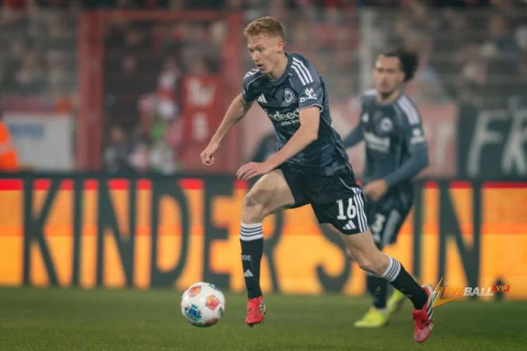 Eintracht Frankfurt midfielder Hugo Larsson looking to leave the club and take the next step in his career in the summer