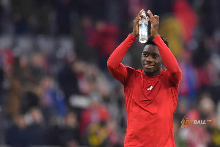 Alphonso Davies offered to Liverpool, Manchester United