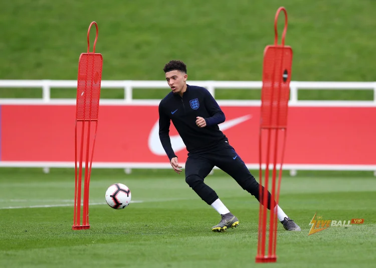 एस्टन भिल्लाले जेडन सान्चोको स्थायी सर्ने कुरा गर्न थाले