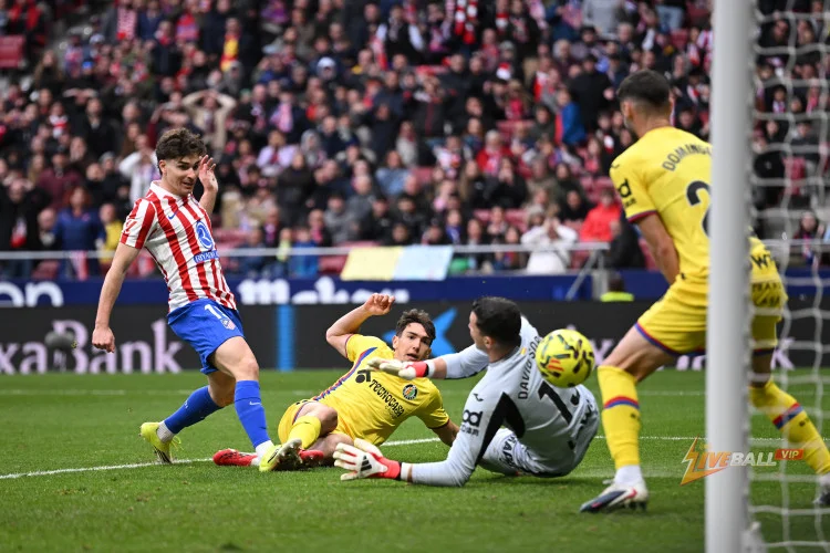 Atletico Madrid prepare lucrative Julian Alvarez contract offer as efforts made to ward off Barcelona interest