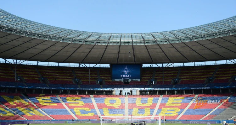 Barcelona make move to sign Micky van de Ven