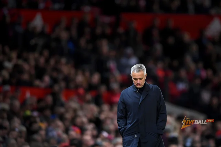 Jose Mourinho cam kết với Benfica giữa những tin đồn về Newcastle United