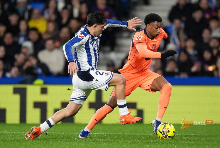 Hậu vệ Barcelona từ chối chuyển nhượng sang Premier League giữa lúc Manchester United quan tâm