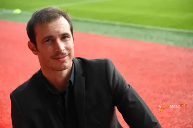 เกรกอรี ลอเรนซีจากเบรสต์ เข้ามาแทนที่ฟลอเรียน มอริซ ผู้อำนวยการกีฬาของนีซ