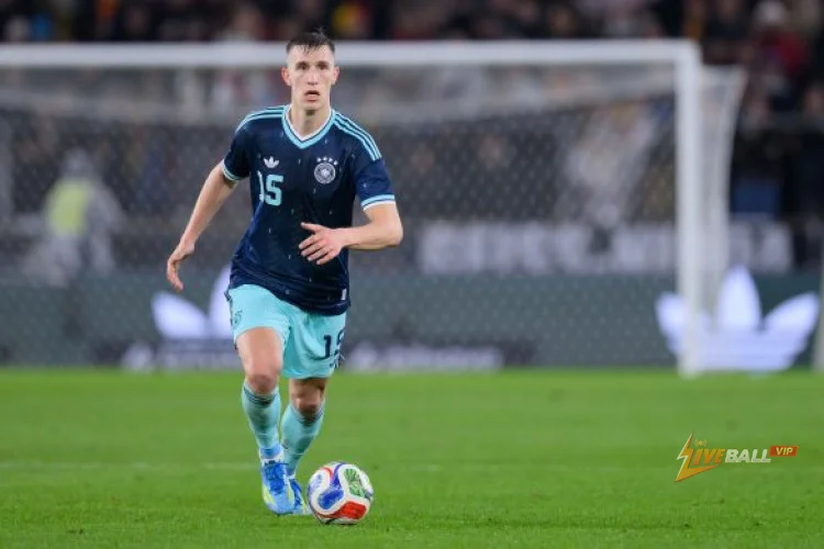 Nico Schlotterbeck của Borussia Dortmund thu hút sự quan tâm từ Liverpool và Manchester United