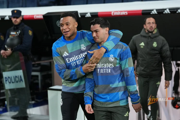 นักแสดงชาวสเปน Ester Exposito ตอบสนองต่อข่าวลือเรื่องความรักของ Kylian Mbappe