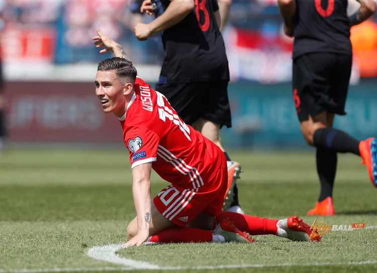 ท็อตแนมเข้าสู่การแข่งขันของ Harry Wilson เผชิญกับการแข่งขัน