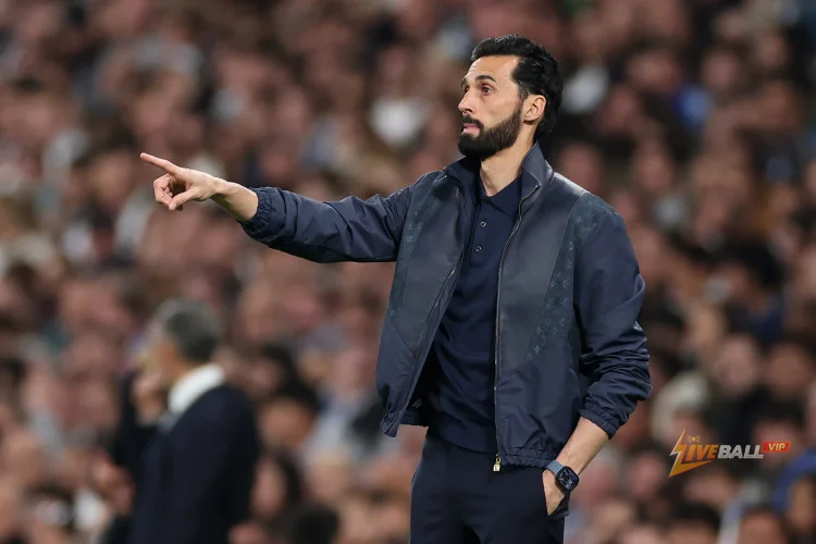 Alvaro Arbeloa cho cầu thủ Real Madrid ngồi dự bị sau cuộc đụng độ nảy lửa – ‘Có ai muốn nói gì không?’