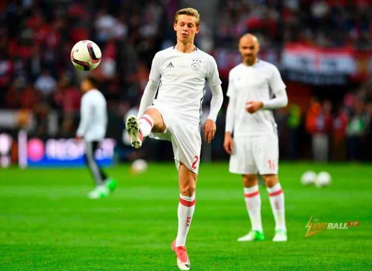 PSG tăng cường quan tâm đến Frenkie de Jong, xếp hàng mở thầu