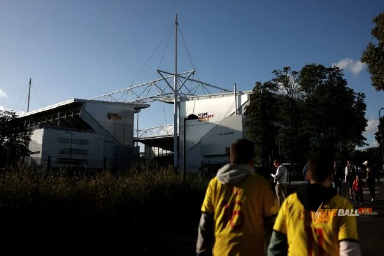 Lens edge Rouen trong trận giao hữu sau khi cuộc đụng độ PSG bị hoãn