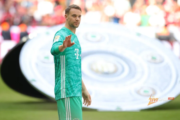 Tottenham phải đối mặt với sự chờ đợi trong cuộc đua Bart Verbruggen do Manuel Neuer