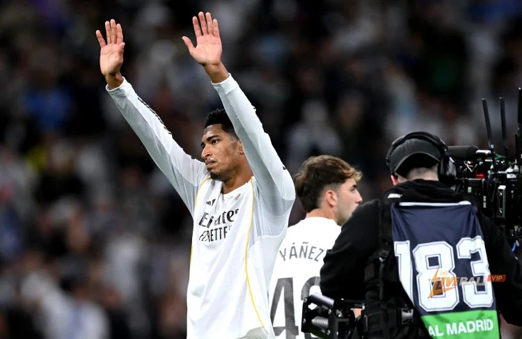Real Madrid vượt qua tiếng la ó ở Bernabeu để tiễn Real Oviedo