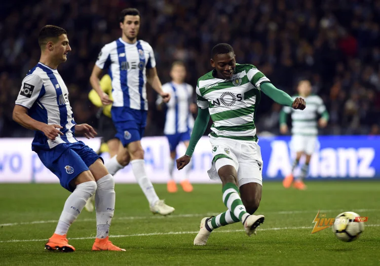 Manchester United đang xem xét thỏa thuận trao đổi cầu thủ kèm tiền mặt để chiêu mộ Rafael Leao.