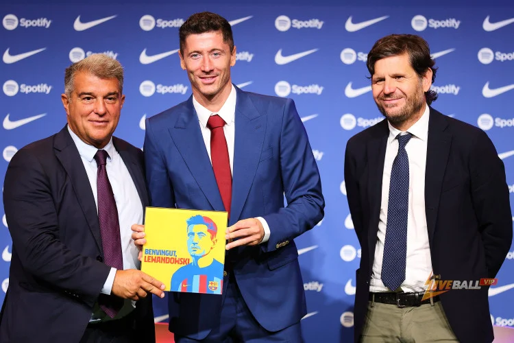 Việc Robert Lewandowski ra đi đặt Barcelona trên bờ vực trở lại quy tắc 1:1 của La Liga.