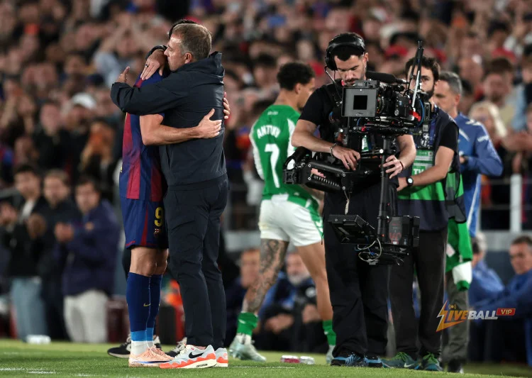 “การอำลาที่สมบูรณ์แบบ” – ฮันซี่ ฟลิค ตอบสนองต่อเกมเหย้าสุดท้ายของโรเบิร์ต เลวานดอฟสกี้ในฐานะนักเตะบาร์เซโลนา