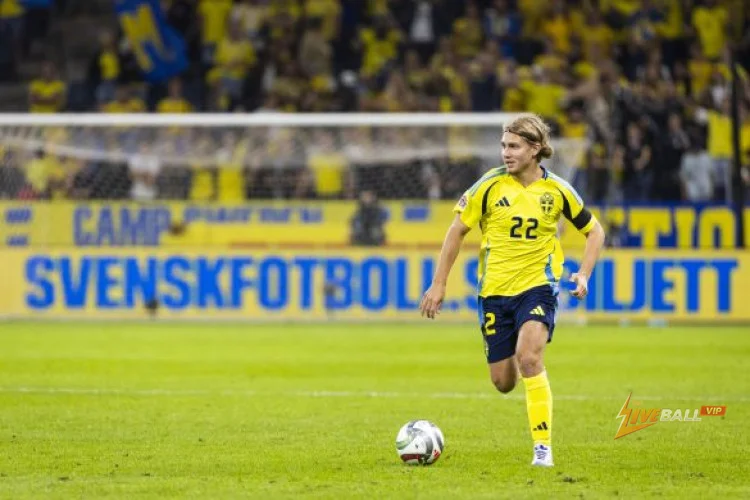 Ajax र Stuttgart ले Strasbourg का Sébastien Nanasi साइन गर्न प्रतिस्पर्धा गर्दैछन्।