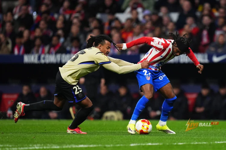 Barcelona có kế hoạch thay thế trị giá 25 triệu euro nếu Jules Kounde rời đi vào mùa hè này.
