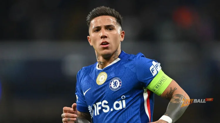 Chelsea đưa ra mức giá cao cho mục tiêu của Real Madrid, Enzo Fernandez.