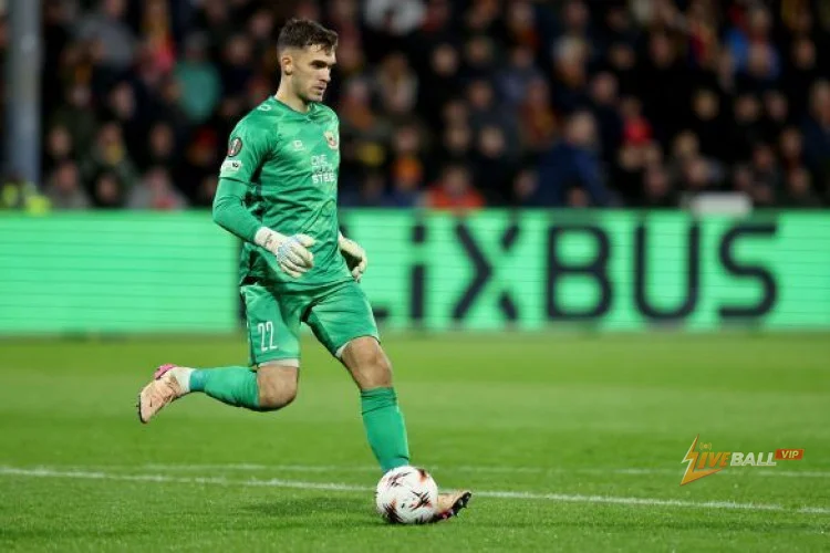 Go Ahead Eagles ký hợp đồng với thủ môn cựu cầu thủ học viện Wolves và Manchester City như một sự thay thế tiềm năng cho Jari De Busser.