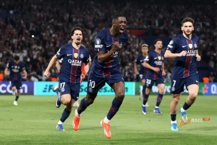 Dự đoán đội hình xuất phát của PSG gặp Arsenal: Ousmane Dembélé và Achraf Hakimi sẽ ra sân; Warren Zaire-Emery ngồi ghế dự bị.