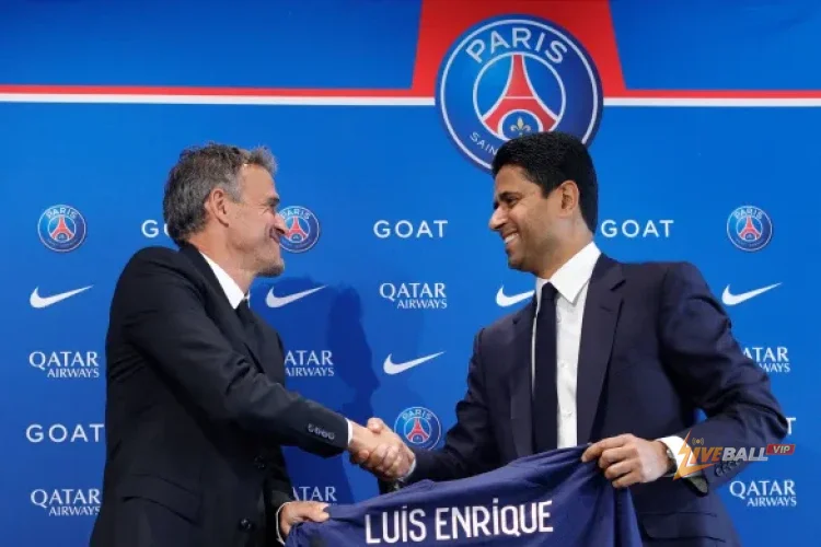 ‘Bạn nghĩ điều đó có nghĩa là gì?’ – Chủ tịch PSG Nasser Al-Khelaifi ám chỉ đến việc gia hạn hợp đồng cho Luis Enrique.