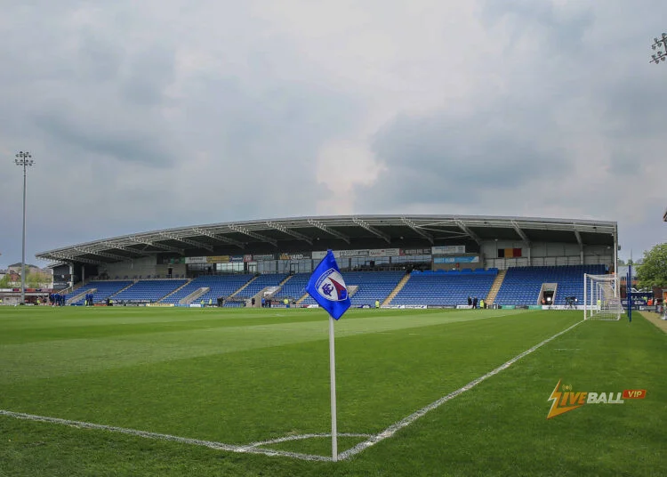 Chesterfield là đội dẫn đầu trong việc ký hợp đồng với Aled Thomas.