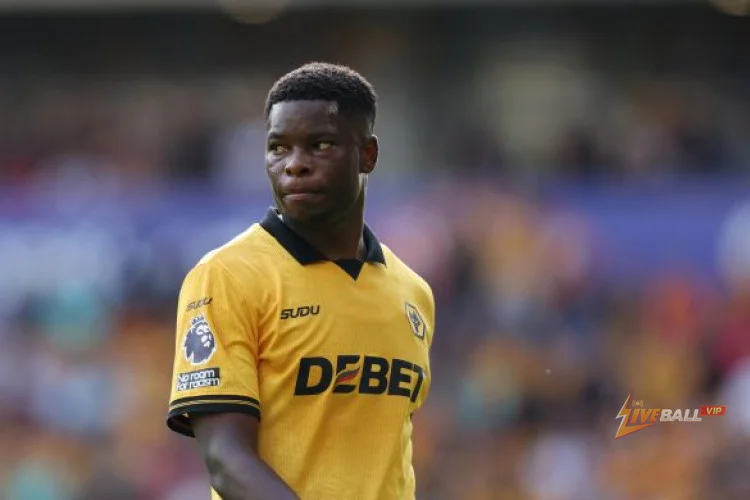 Marshall Munetsi của Wolves khó có khả năng ở lại Paris FC.