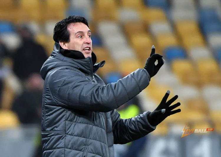 Unai Emery thúc đẩy Aston Villa ký hợp đồng với Jon Martin, đối mặt với mối đe dọa từ Arsenal và Barcelona.