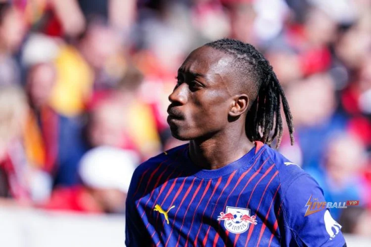PSG đang tụt lại trong cuộc đua chiêu mộ Yan Diomande khi Liverpool chuẩn bị đề nghị 100 triệu euro.