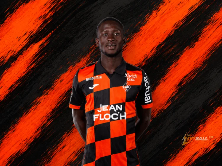 Sambou Soumano chuẩn bị rời Lorient giữa sự quan tâm từ Derby County và Charlton Athletic.