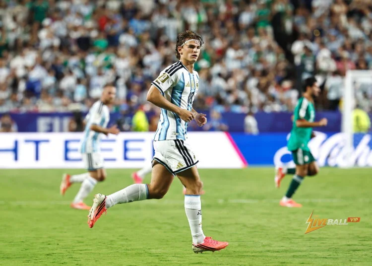Chelsea dẫn đầu trong cuộc đua ký hợp đồng với Nico Paz.