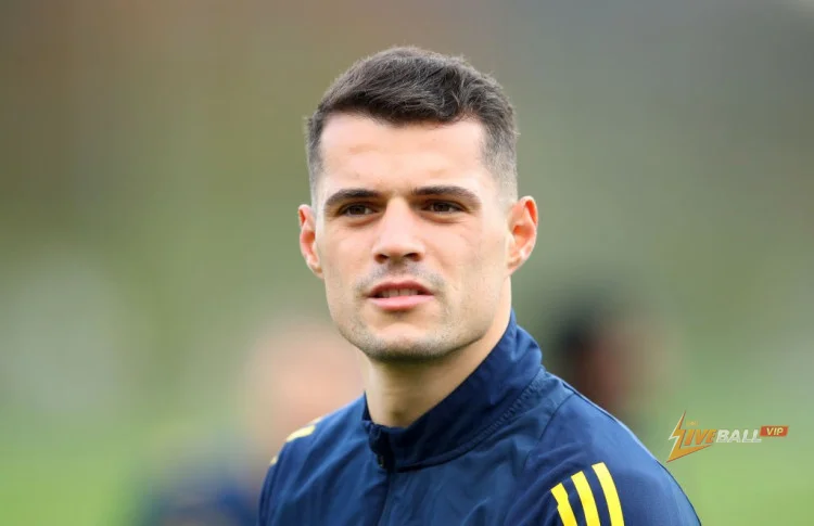 Granit Xhaka đồng ý các điều khoản cá nhân với Chelsea, thỏa thuận đang được thực hiện.
