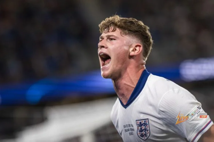 Crystal Palace nhắm đến Charlie Cresswell ưu tiên trở lại Premier League.