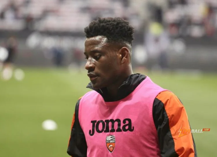 Paris FC quan tâm đến Arsene Kouassi của Lorient.