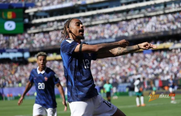 Liverpool và Arsenal nhận cú sốc khi PSG tuyên bố Bradley Barcola không phải để bán.