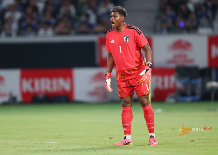 Leeds United dẫn đầu cuộc đua chiêu mộ Zion Suzuki, muốn hoàn tất thỏa thuận nhanh chóng.
