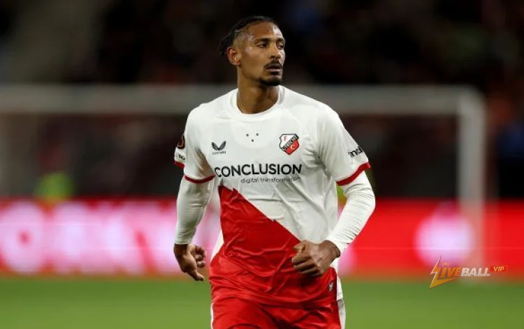 Cựu tiền đạo của West Ham và Borussia Dortmund chuẩn bị rời Utrecht để bắt đầu cuộc phiêu lưu tại Nhật Bản.