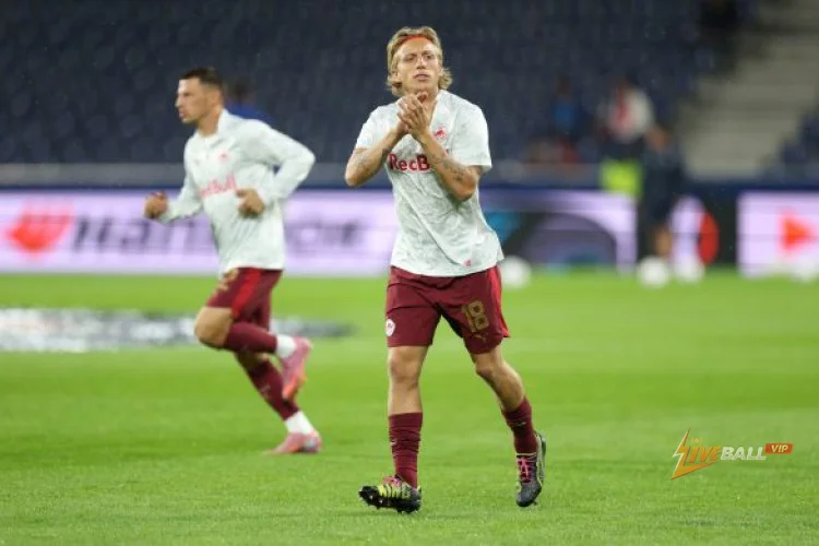 Chính thức | Mads Bidstrup gia nhập Lyon từ RB Salzburg