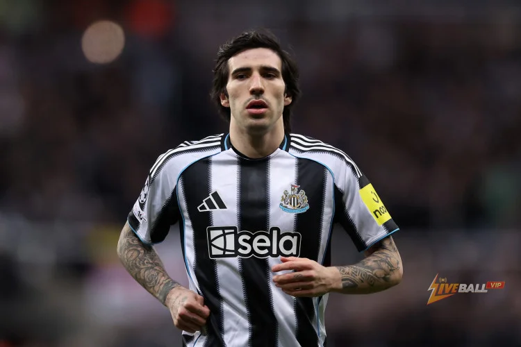 Tonali chuyển từ Newcastle United sang Tottenham.