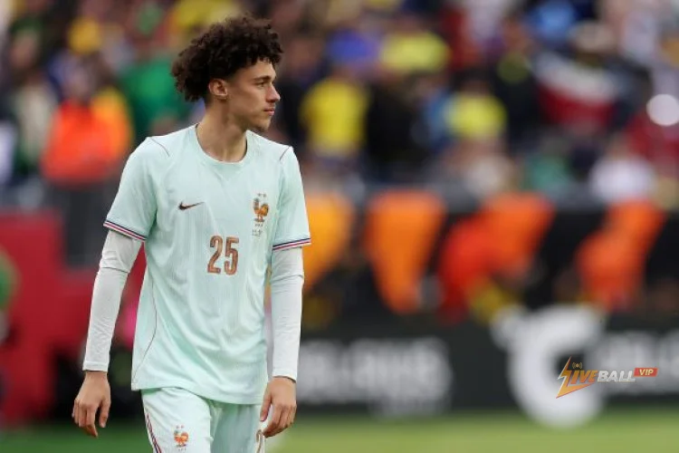 Monaco từ chối đề nghị của PSG cho Maghnes Akliouche.