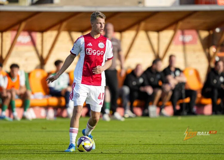 Sean Steur sắp gia nhập Newcastle United sau khi thỏa thuận đã được đạt được.