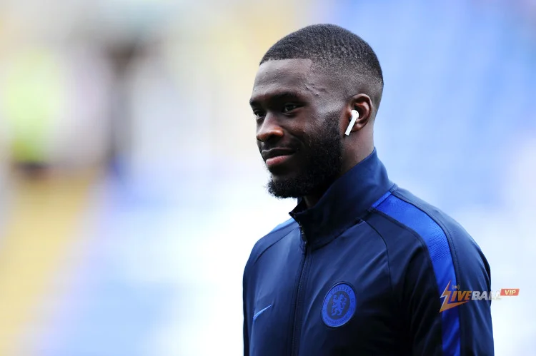 Newcastle United sẵn sàng cạnh tranh với Coventry City trong cuộc đua giành Fikayo Tomori.