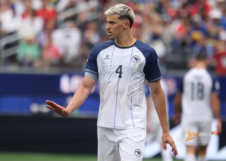 Leeds United đồng ý thỏa thuận chiêu mộ Tarik Muharemovic.