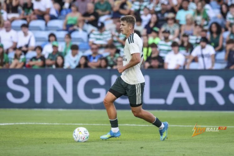 Maik Nawroski của Celtic sắp gia nhập Lens.