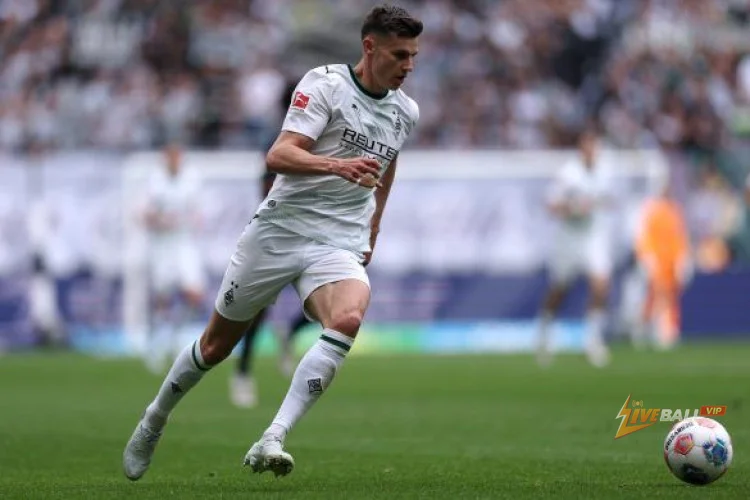 Club Brugge hoping to convince Como midfielder to become Aleksandar Stankovic’s replacement