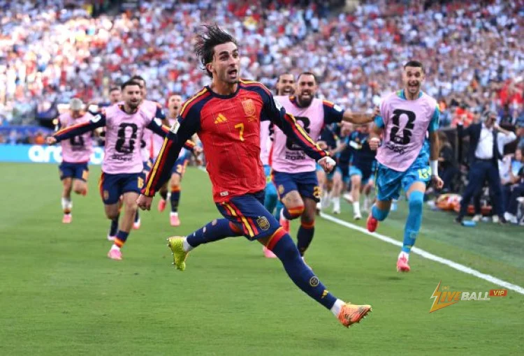 Liverpool bày tỏ sự quan tâm đến Ferran Torres, mục tiêu của PSG.