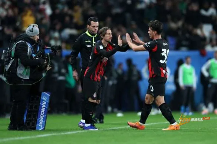 Ardon Jashari của Milan: Tại sao tiền vệ này vẫn có thể có tương lai dưới tay Ruben Amorim
